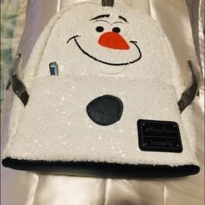 OLAF lounge Fly Disney’s Backpack